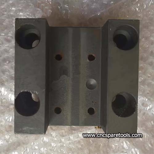 LYNX235 215 PUMA2450 Pressure Block for Doosan PV405 P305 Tool Holder 